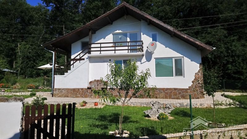 Красивый полностью отремонтированный дом для продажи недалеко от Ловеча