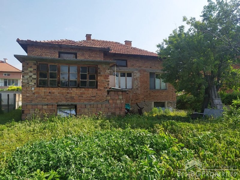 Продается сельский дом недалеко от города Пловдив