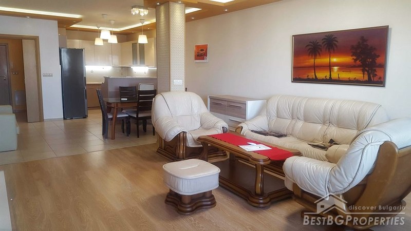 Продается просторная и светлая двухкомнатная квартира в Софии