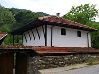 Дом для гостей на продажу в горах