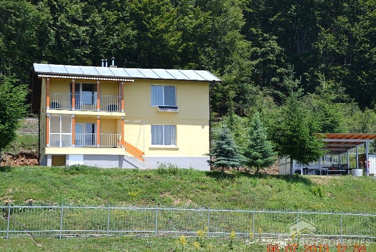 Гостевой дом на продажу в горах недалеко от Пирдопа