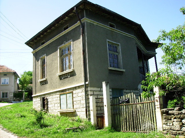 Дом для продажи недалеко от города Мездра