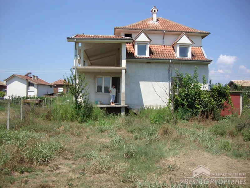 Дом для продажи недалеко от г. Сандански