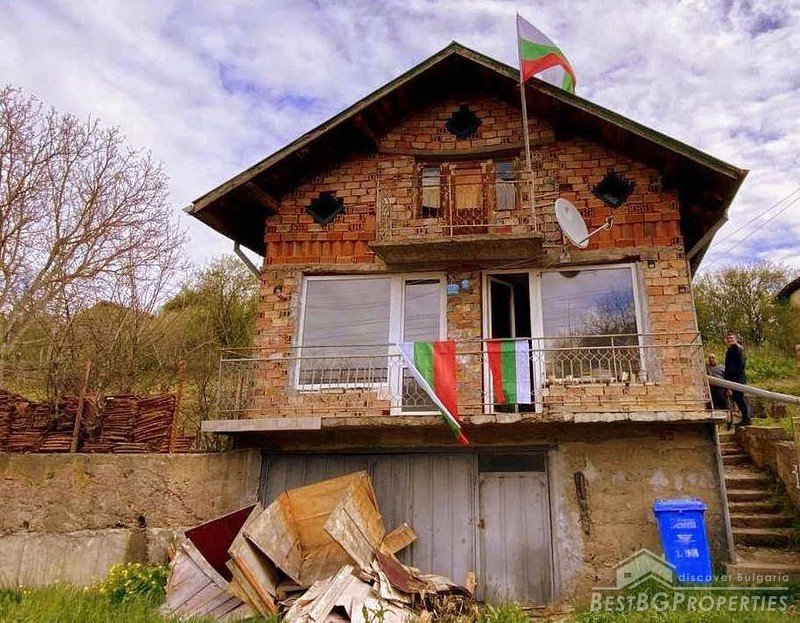 Продается дом недалеко от города Перник