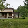 Маленький дом с прекрасным видом на продажу недалеко от Перника
