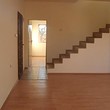 НЕДАВНО ПОСТРОЕННЫЙ ОЧАРОВАТЕЛЬНЫЙ ДОМ ОКОЛО ВАРНЫ