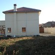 НЕДАВНО ПОСТРОЕННЫЙ ОЧАРОВАТЕЛЬНЫЙ ДОМ ОКОЛО ВАРНЫ