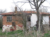 Старый дом с огромным садом недалеко от Елхово