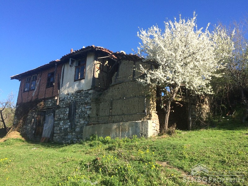Старый дом для продажи в горах недалеко от г. Сандански