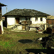 Старый дом для продажи недалеко от города Мездра