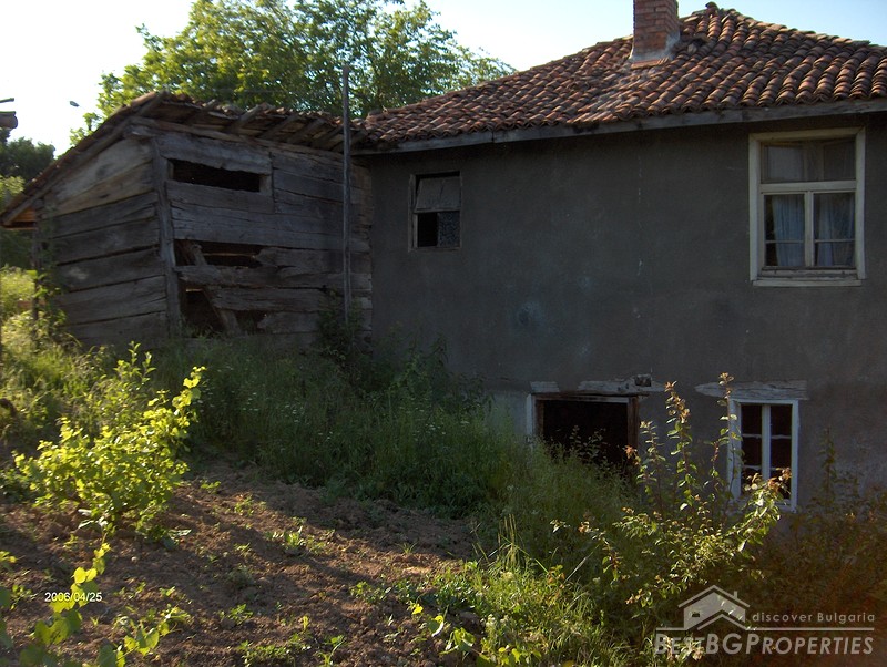 Старый сельский дом для продажи недалеко от Царево