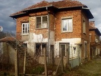 Старый сельский дом для продажи недалеко от курорта Берковица