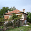 Двухэтажный сельский дом в деревне