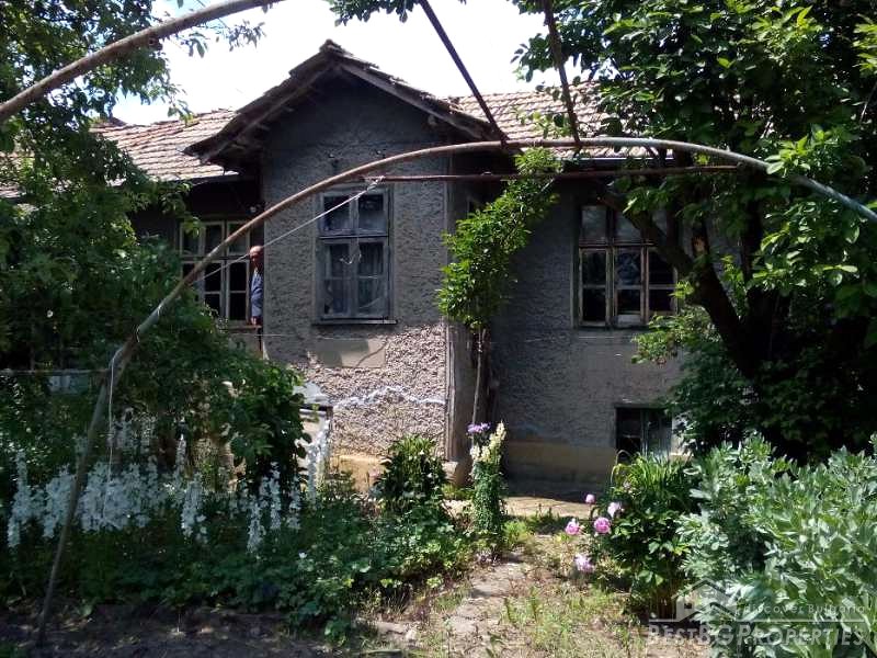 Сельский дом на продажу вблизи г. Шумен