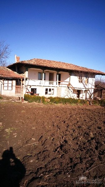 Продается сельский дом недалеко от Шумена