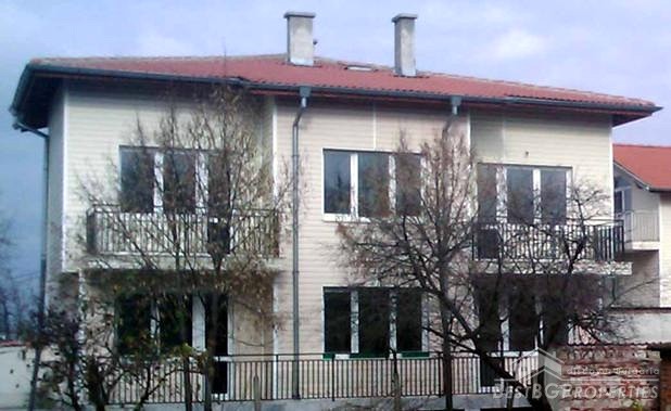 Два дома для продажи на общем земельном участке в Софии