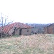 Огромный кусок земли, старые дома