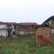 Огромный кусок земли, старые дома