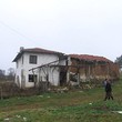 Огромный кусок земли, старые дома