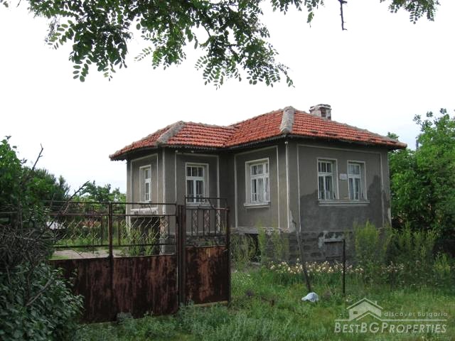 Практически сельские дома в 45 км от Бургаса