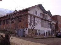 ресторан с магазина в 15 км от Петрич