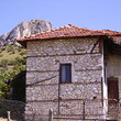 Два этажный каменный дом