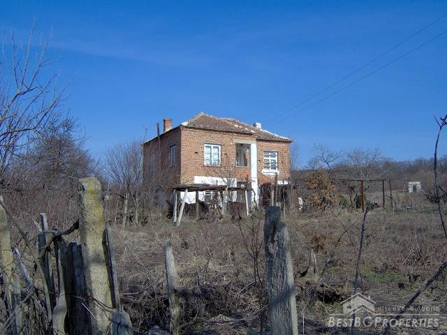 Дом в конце деревне возле Средец