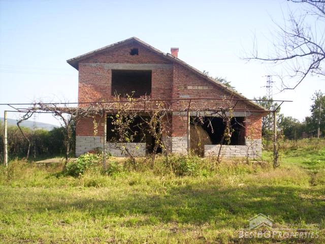 Недостроенный дом для продажи недалеко Ямбол