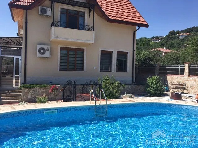 Прекрасный дом на продажу у моря