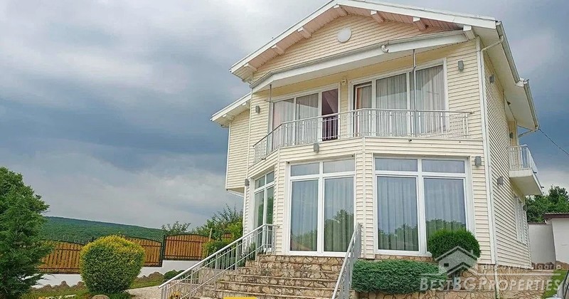 Удивительный новый дом на продажу недалеко от моря