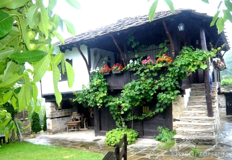 200-летний отремонтированный дом для продажи в горах недалеко от Габрово