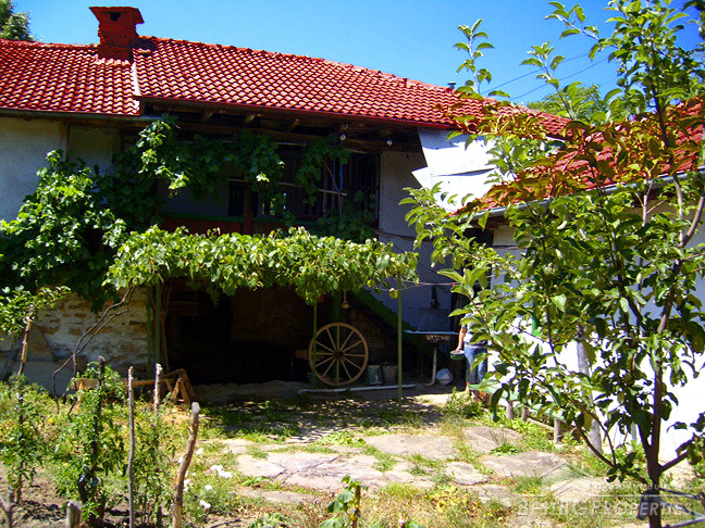 Деревенский домик для продажи недалеко от Габрово