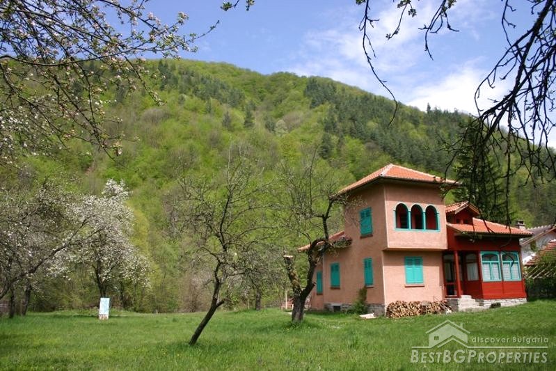 Красивый дом на продажу в горах недалеко от Тетевена