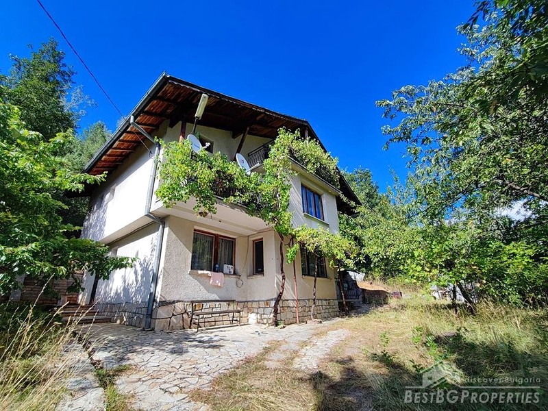 Продается красивый большой дом в горах недалеко от Софии