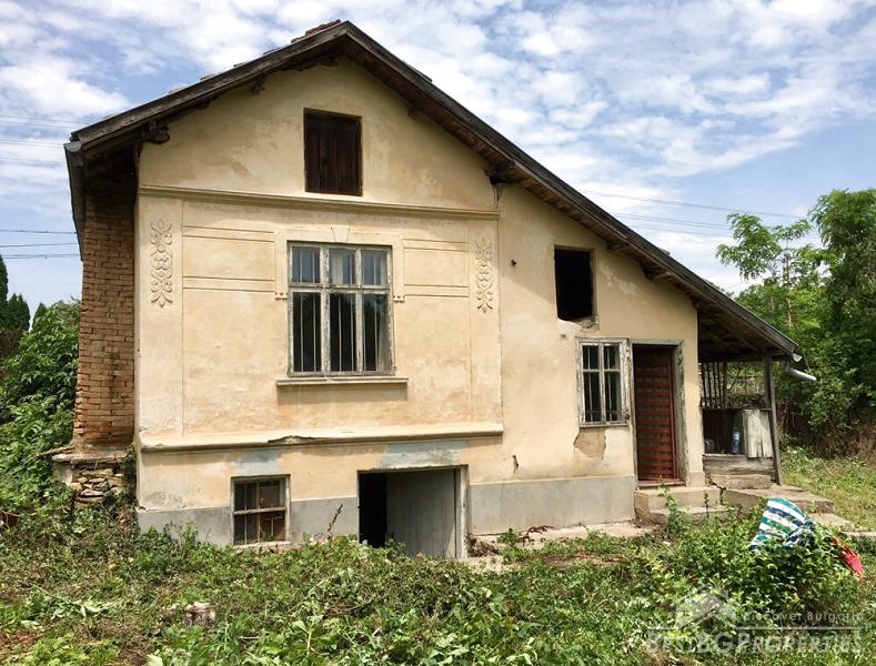 Красивый старый дом для ремонта в северной Болгарии