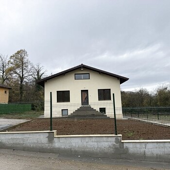 Дома в Правец