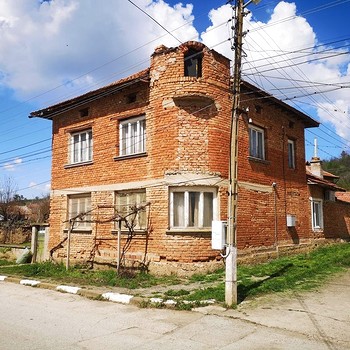Загородный дом на продажу недалеко от Плевена