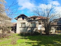 Дома в Павликени
