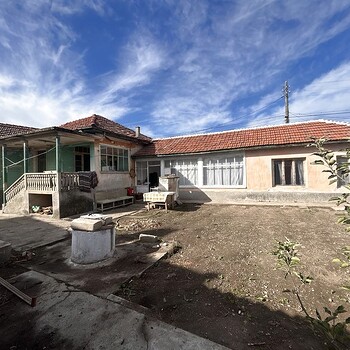 Сельский дом на продажу недалеко от Пловдива