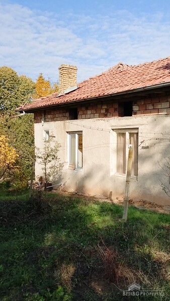 Сельский дом на продажу недалеко от Великого Преслава