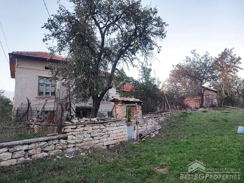 Сельский дом на продажу недалеко от Шумена
