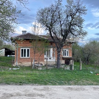 Сельский дом на продажу недалеко от Видина