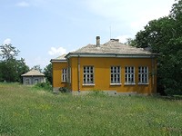 Бывшая школа для продажи недалеко от Попово