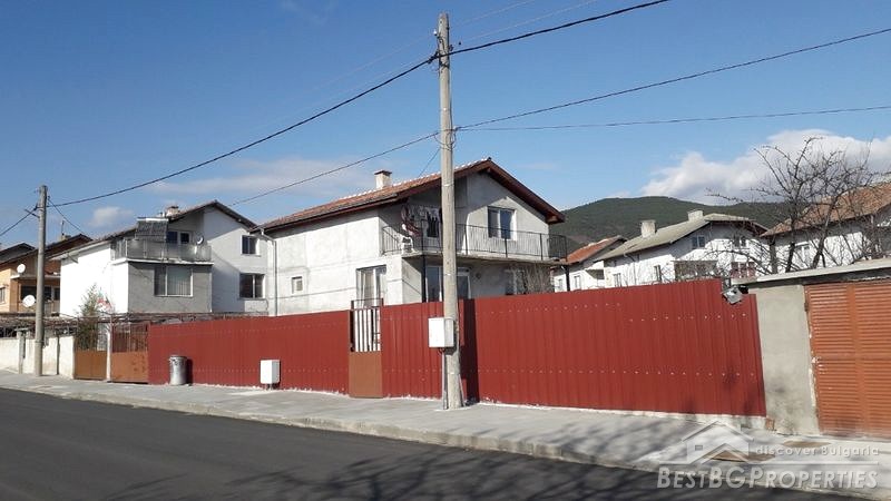 Продается новый меблированный дом в городе Гурково