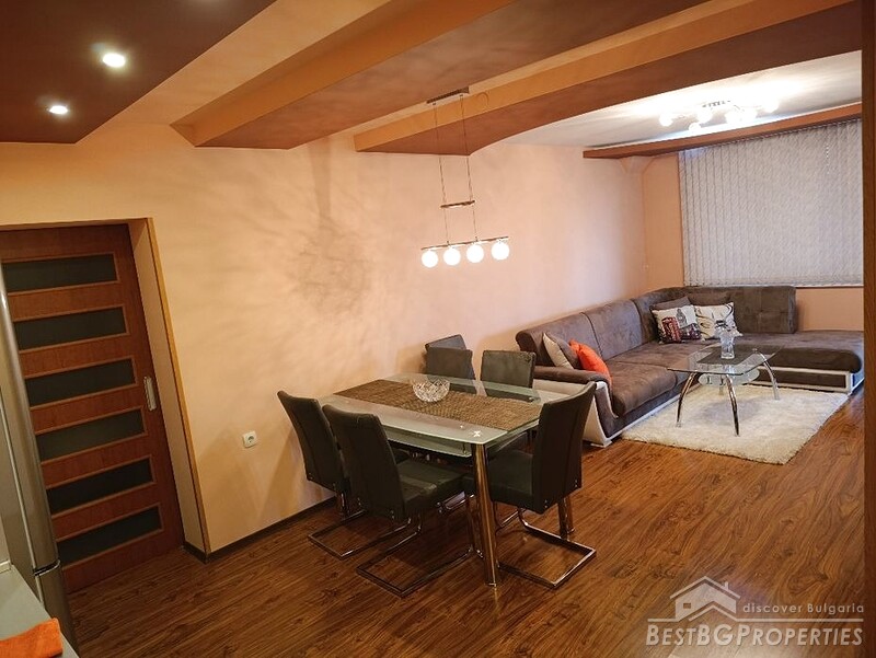 Продается меблированная трехкомнатная квартира в Нова-Загоре