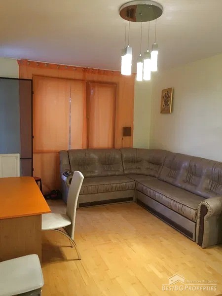 Меблированная трехкомнатная квартира в Варне