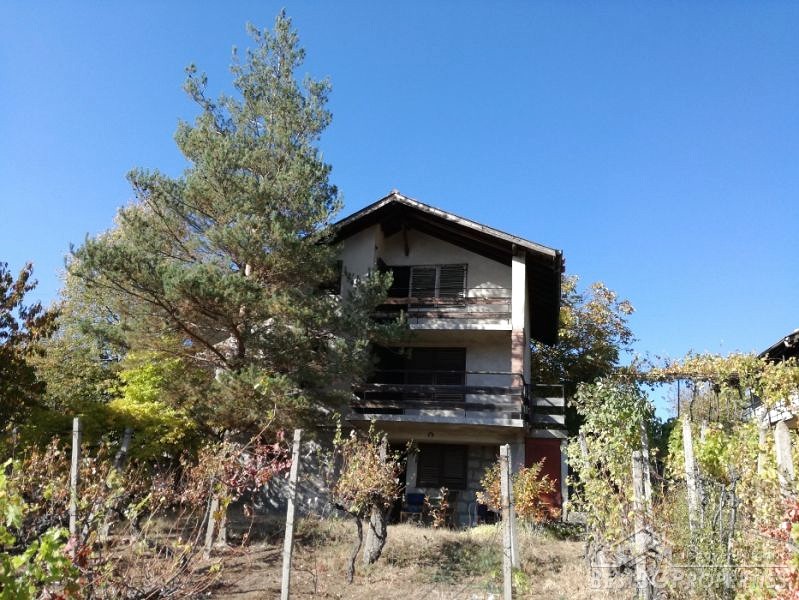 Дом на продажу недалеко от города Дупница