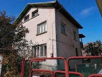 Дома в Девин