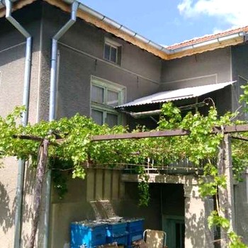 Дома в Нова Загора