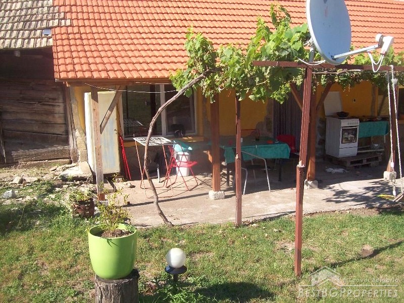 Дом и коммерческая недвижимость для продажи недалеко от Тарговиште